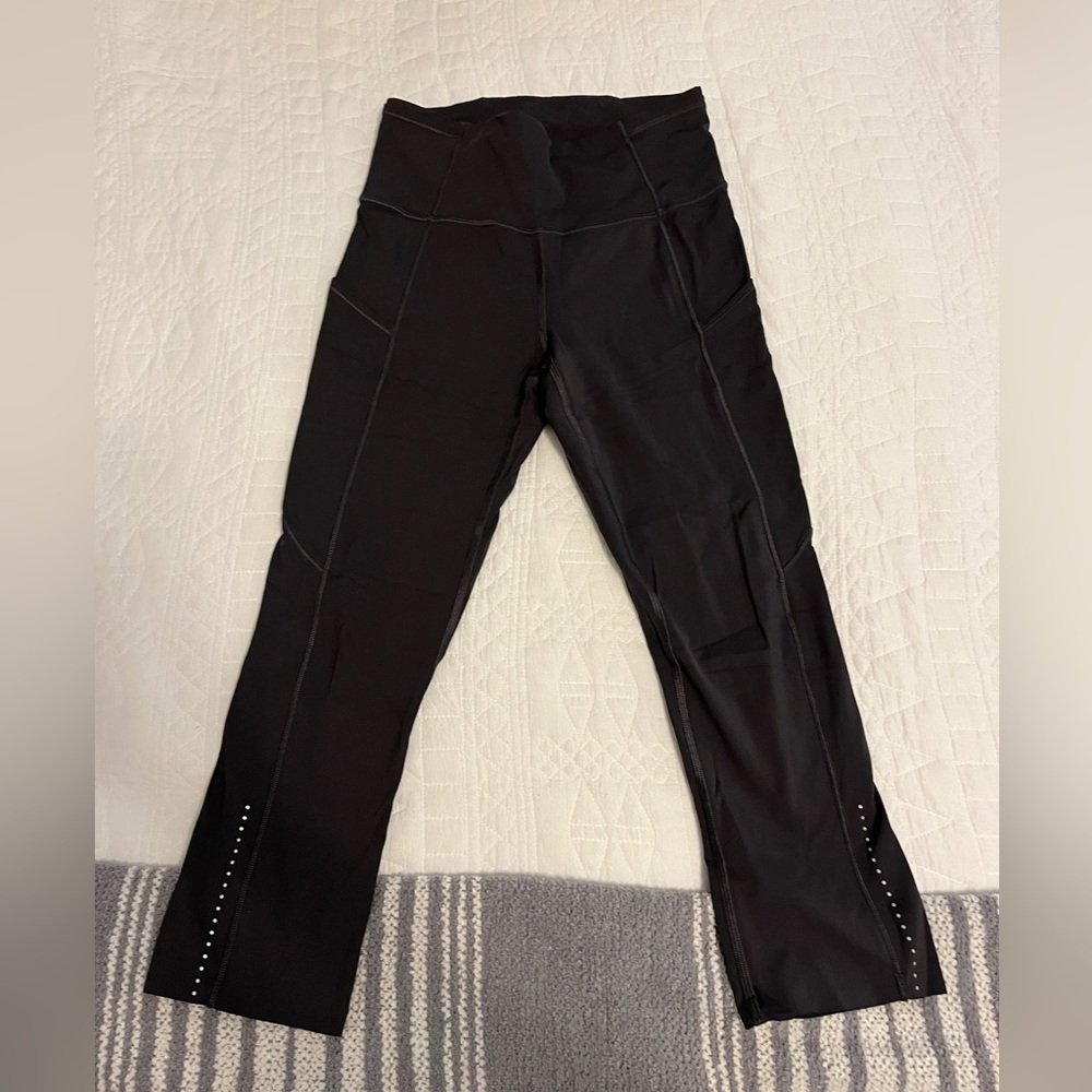 Dark gray size 4 lululemon capri align leggings crop 21”, worn 2 or 3 times